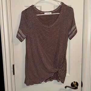 ANDREE BY UNIT Red Cuffed Sleeve T-Shirt with Tie Front and Ribbed Style